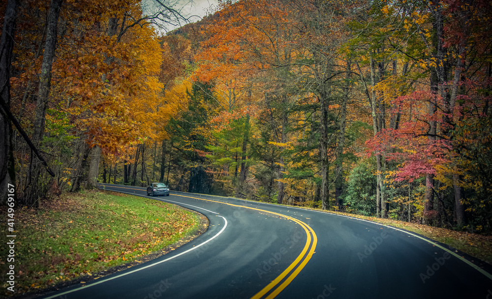 A colorful road to smokey mountains