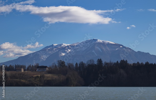 Die Petzen, gesehen vom Völkermarkter Stausee / Kärnten / Österreich