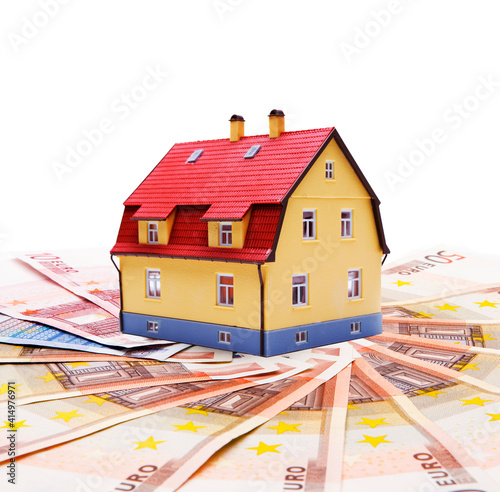 Haus auf Geldscheinen in Eurowährung