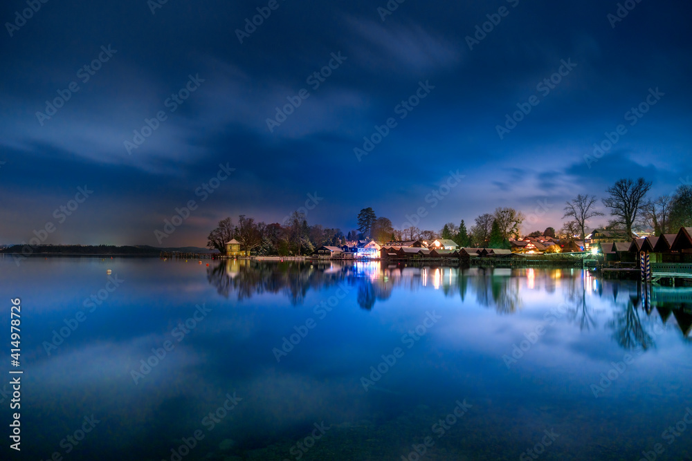 Nachthimmel über dem Starnberger See, Bayern, Deutschland