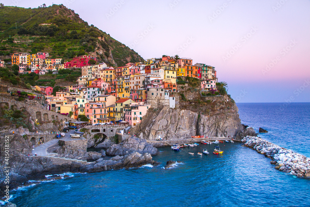 Picturesque coastal village of Manarola, Cinque Terre, Italy. 