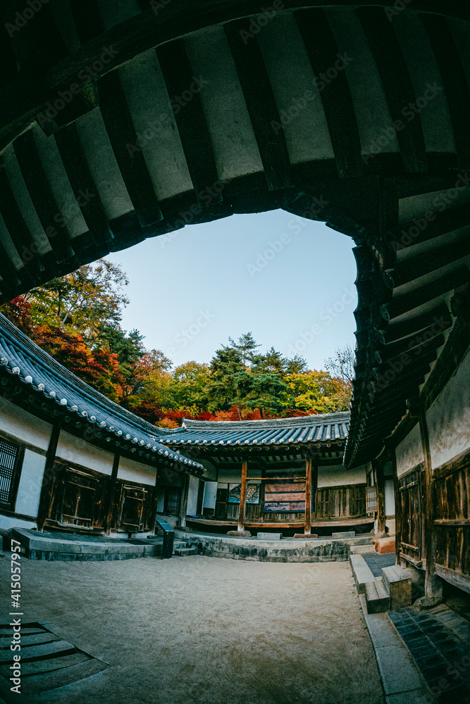 Naklejka premium 한국 서원 도산서원 가을