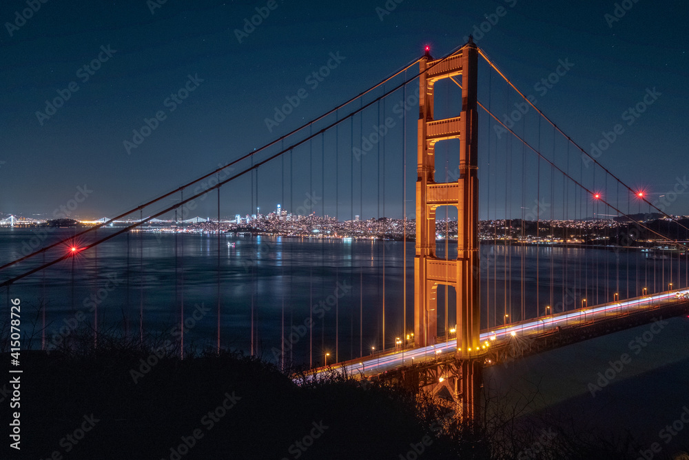 Fototapeta premium golden gate bridge at night