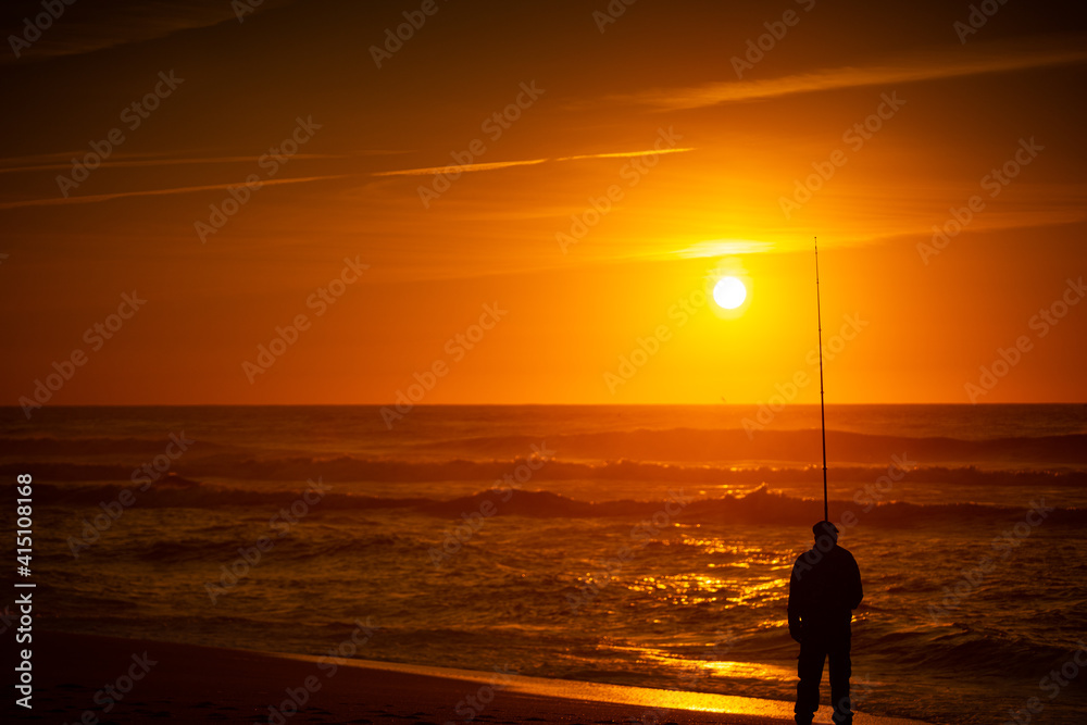 Angler bei Sonnenuntergang