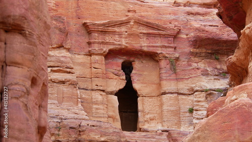 Das Löwen Triclinium beim Aufstieg zum Kloster Ad Deir in Petra, Jordanien photo