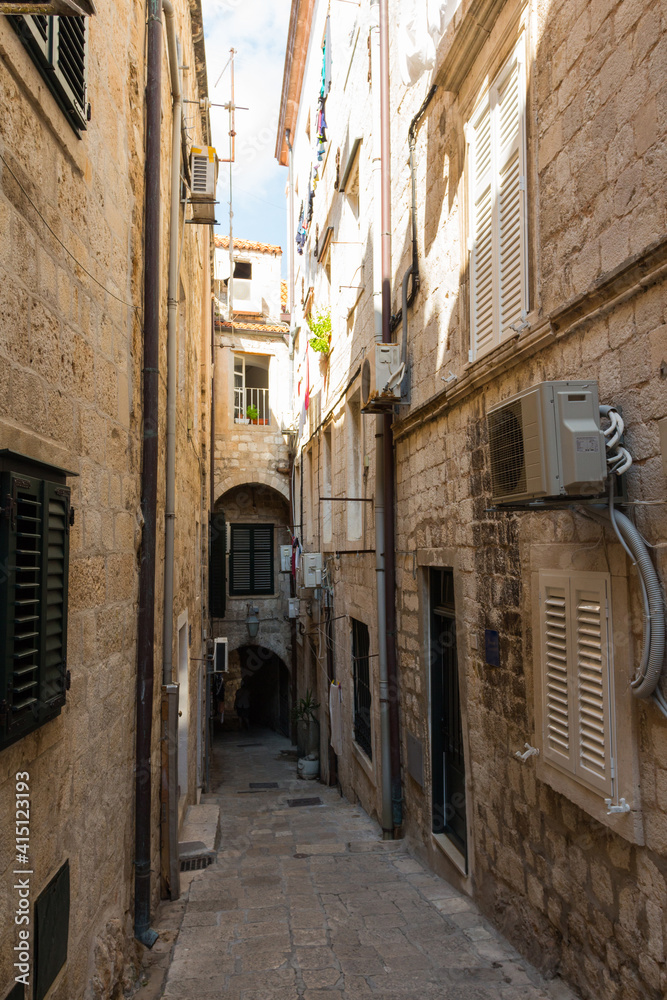 Fototapeta premium Narrow street in the Old Town of Dubrovnik. Croatia 