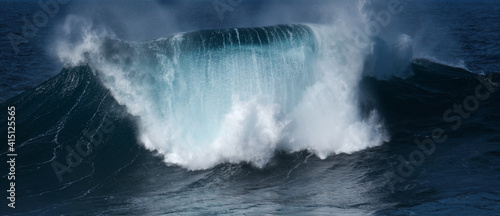 Fototapeta Naklejka Na Ścianę i Meble -  Big wave in the sea with beautiful color
