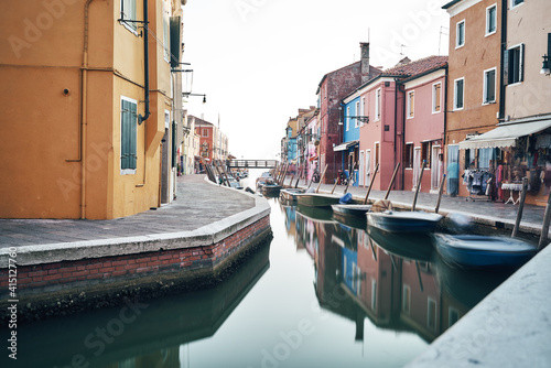 Fototapeta Naklejka Na Ścianę i Meble -  Bright colorful houses and buildings in Burano - streets of venice