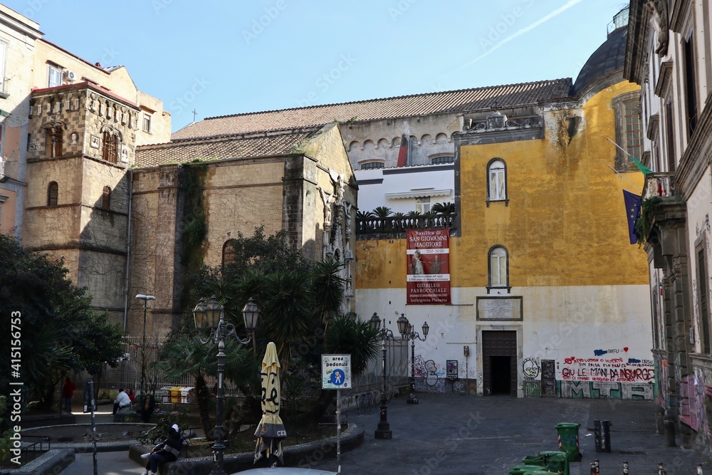 Napoli - Facciata laterale della Basilica di San Giovanni Maggiore
