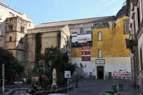 Napoli - Facciata laterale della Basilica di San Giovanni Maggiore © lucamato