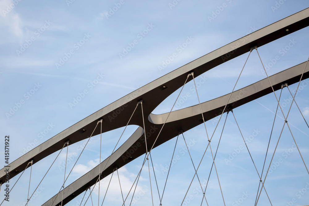 Detail der Konstruktion einer Rundbogenbrücke Detail der Konstruktion einer Rundbogenbrücke