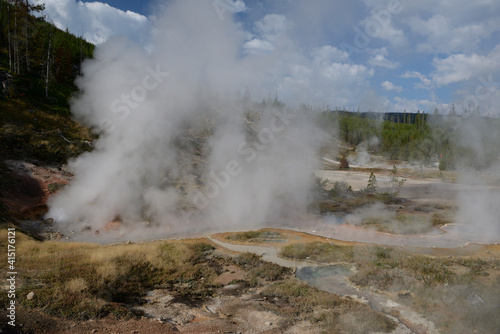 Geothermal features at Yellowstone National Park, Wyoming © Jerzy