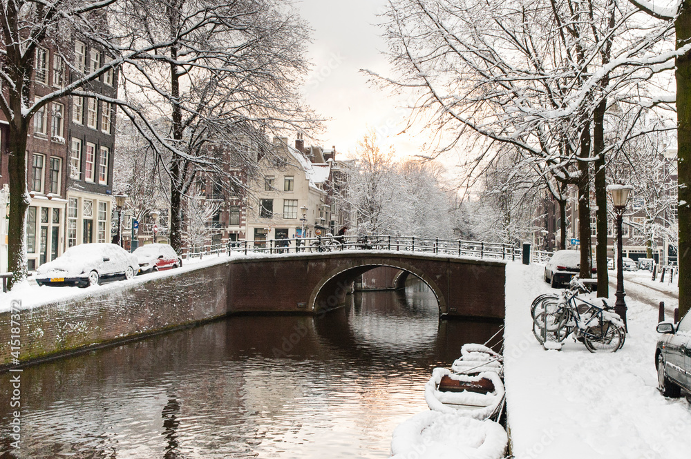 Fototapeta premium Amsterdam in de winter, Amsterdam in winter