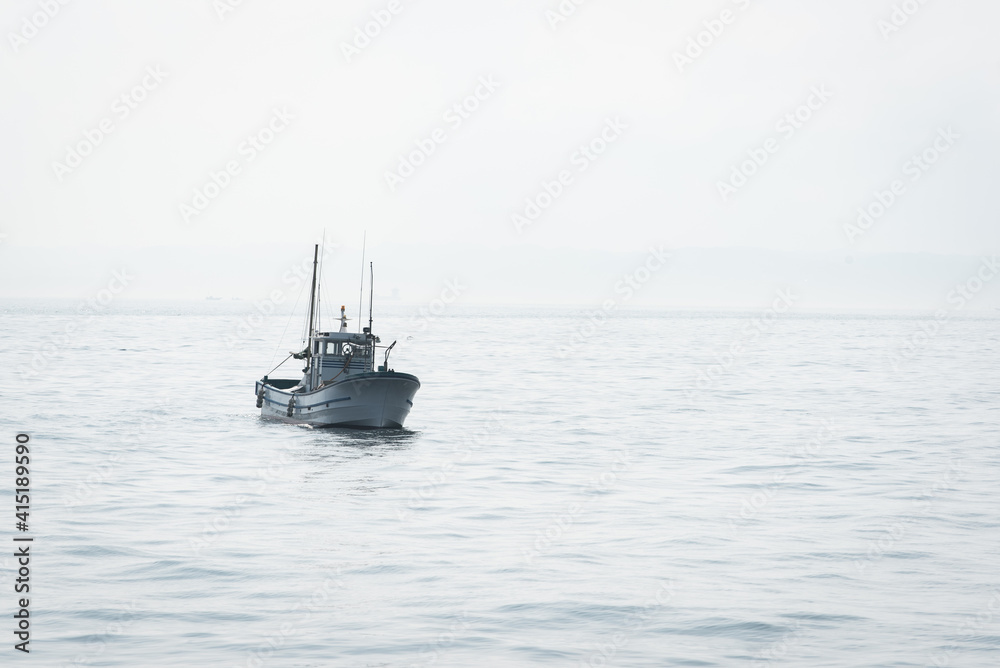 洋上の漁船