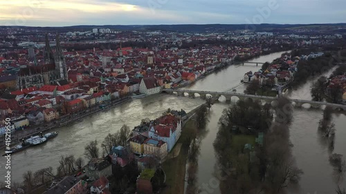 Filmmaterial einer Luftaufnahme mit einer Drohne der Altstadt Regensburg während Hochwasser  mit Dom dem Fluss Donau und steinerne Brücke, Deutschland photo