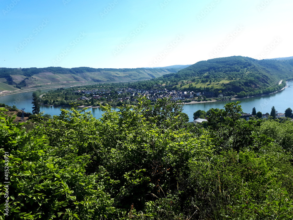 Blick auf die Rheinschleife bei Boppard von der Traumschleife Elfenlay des Saar-Hunsrück-Steig