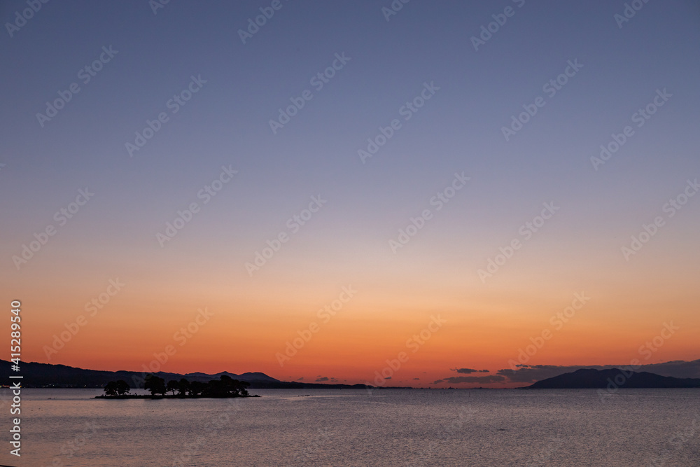 宍道湖の夕焼けと嫁ヶ島の風景　島根県松江市