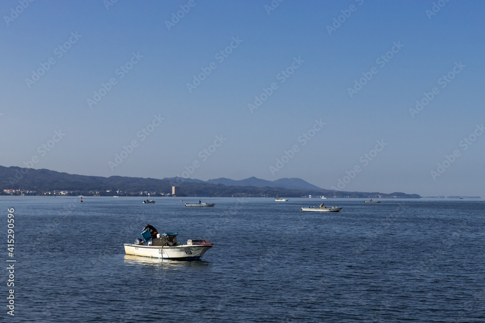 早朝の宍道湖としじみ漁の風景　島根県松江市