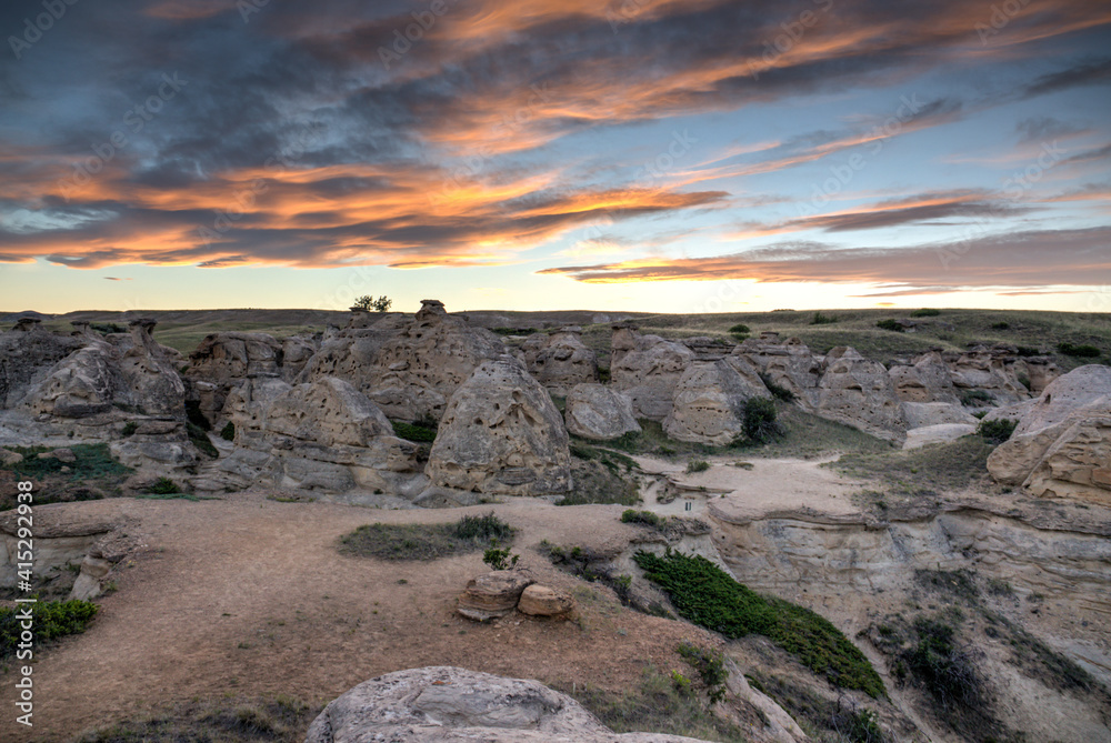 Ταπετσαρία hoodoos at sunset, Writing-on-Stone Provincial Park, Alberta