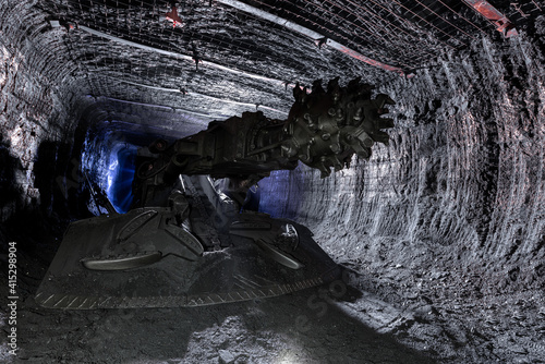 Foto Shearer drill head in a coal mine