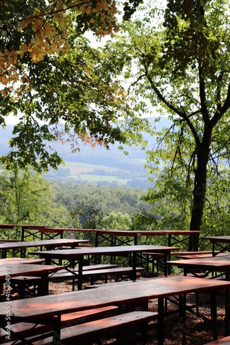 Ausblick vom Biergarten Bierkeller in ein Tals Franken Fränkische Schweiz