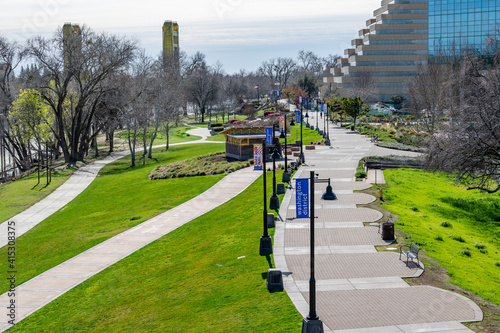 Fototapeta Naklejka Na Ścianę i Meble -  River Walk Park in West Sacramento