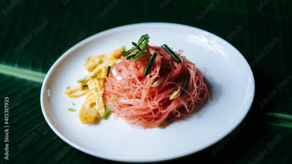 Thai spaghetti with egg