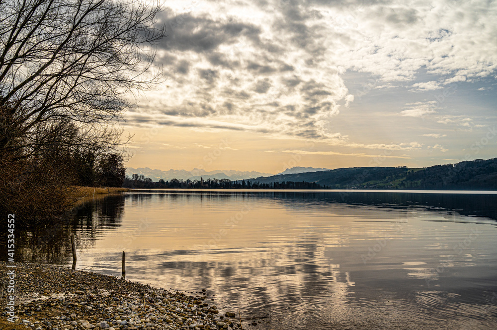 Obraz premium sunset ont the lake with view of the alps 