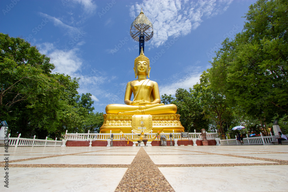 Fototapeta premium golden buddha statue