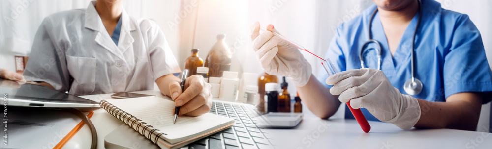 General Medical Services (GMS) and general practitioners (GPs or family physicians). Successful diagrams. Smart doctors make report notes (COVID-19).