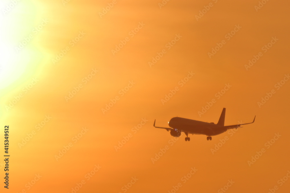 夕日と着陸機