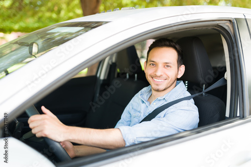 Quadro su tela Portrait of a hispanic driver working on car sharing service
