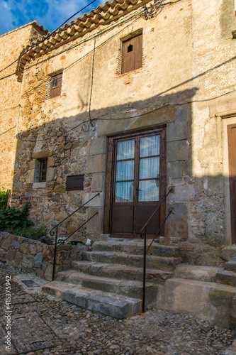 Fototapeta Naklejka Na Ścianę i Meble -  Casa de piedra tradicional de laos pueblos de Cataluña.
