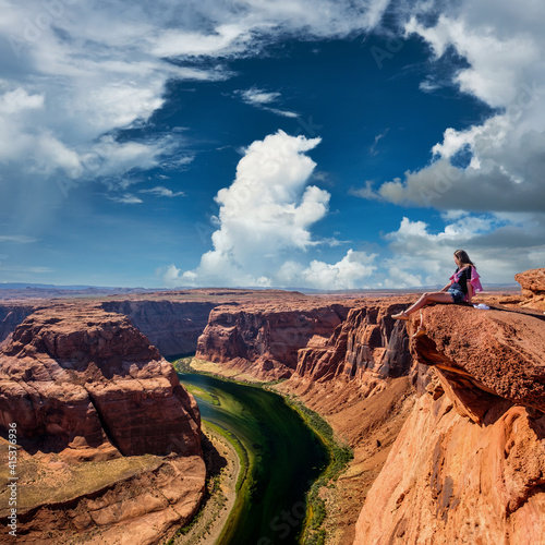 Tourist at Horseshoe Bend on Colorado River © haveseen