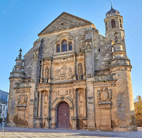 Fotografie Summer view in Ubeda with the beautiful church Sacra Capilla del Salvador
