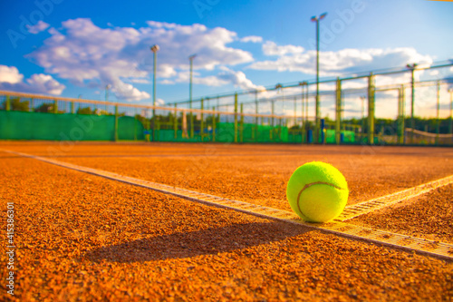 Tennis ball on the dirt court © Павел Мещеряков