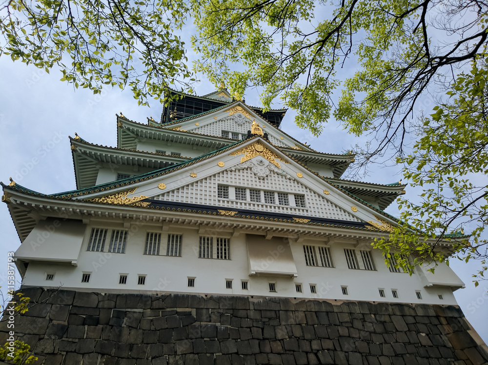 OSAKA, JAPAN - APRIL 4, 2018: Osakajo Great White Castle in Osaka, Japan. Construction of Osaka Castle, osakajo began in 1583 on the site of the former Ishiyama Hongan-ji Temple. OSAKA, JAPAN - APRIL 4, 2018: Osakajo Great White Castle in Osaka, Japan. Construction of Osaka Castle, osakajo began in 1583 on the site of the former Ishiyama Hongan-ji Temple.