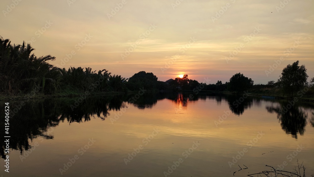 Fototapeta premium sunset on the lake