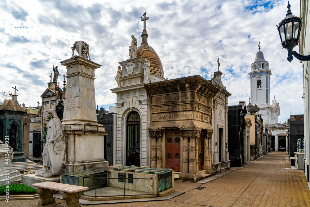 Obraz premium Argentinac,in Buenos Aires, the famous Cemetery of Recoleta. 