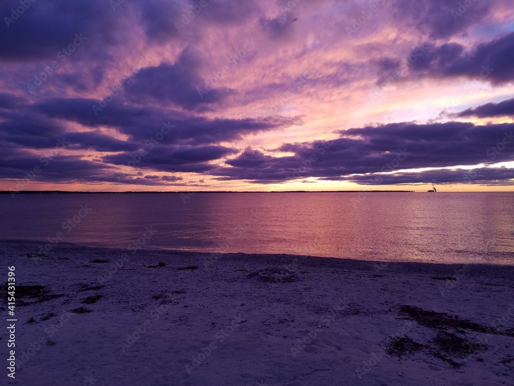 Fototapeta premium Sunset on water