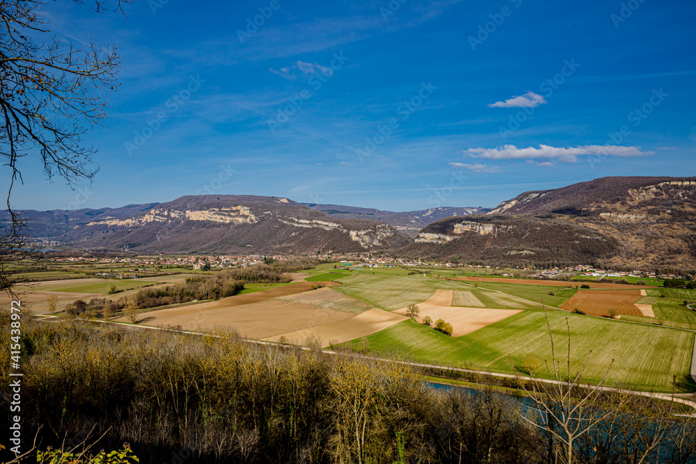 Vue sur la vallée depuis le Site médiéval de Quirieu