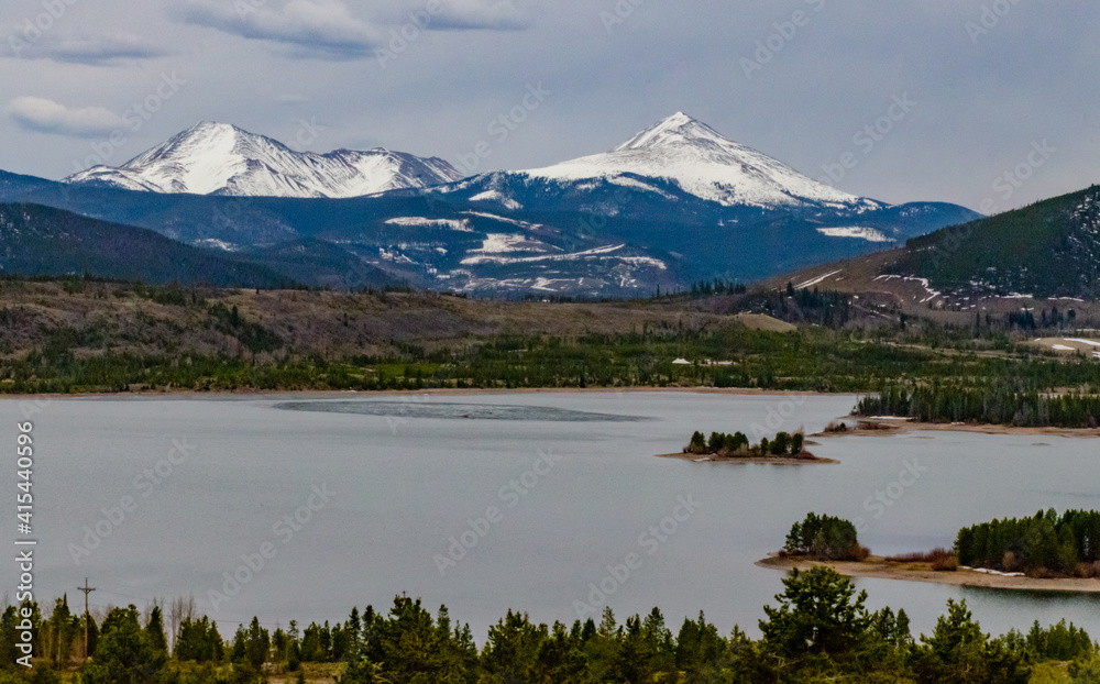 Snow-capped mountains in the background of a mountain lake in Utah, nature US Snow-capped mountains in the background of a mountain lake in Utah, nature US