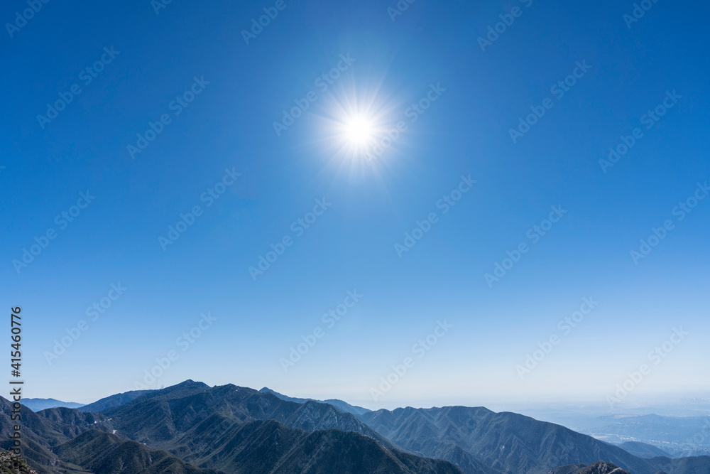 Obraz premium Clear San Gabriel Mountains sunshine above Mt Wilson in the Angeles National Forest area of Los Angeles County California. 