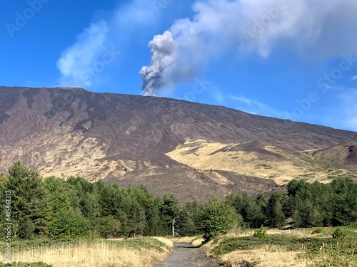 Volcan Etna en Sicile photo