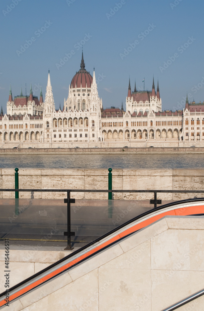 Fototapeta premium Metro Staircase And Budapest Parliament Hungary
