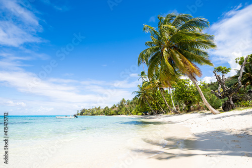Fototapeta Naklejka Na Ścianę i Meble -  Summer vacation at a tropical beach in the South Seas