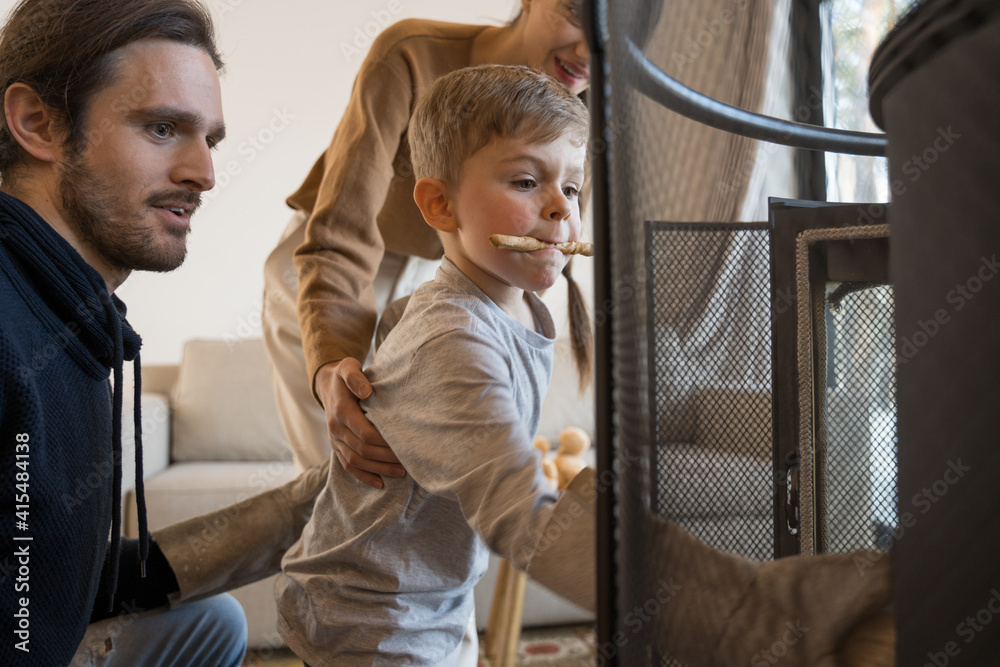 Obraz premium Family spending their free time near the fireplace