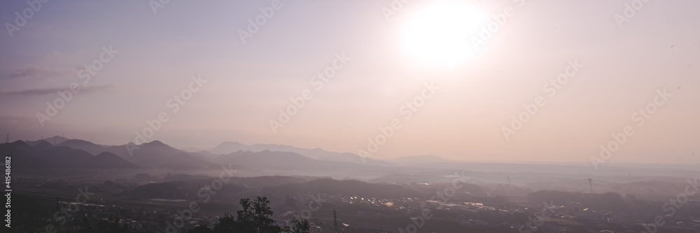 Obraz premium 兵庫県・加東市加古川水系の朝かすみ背景素材