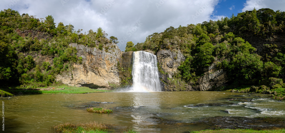 Obraz premium waterfall in the mountains
