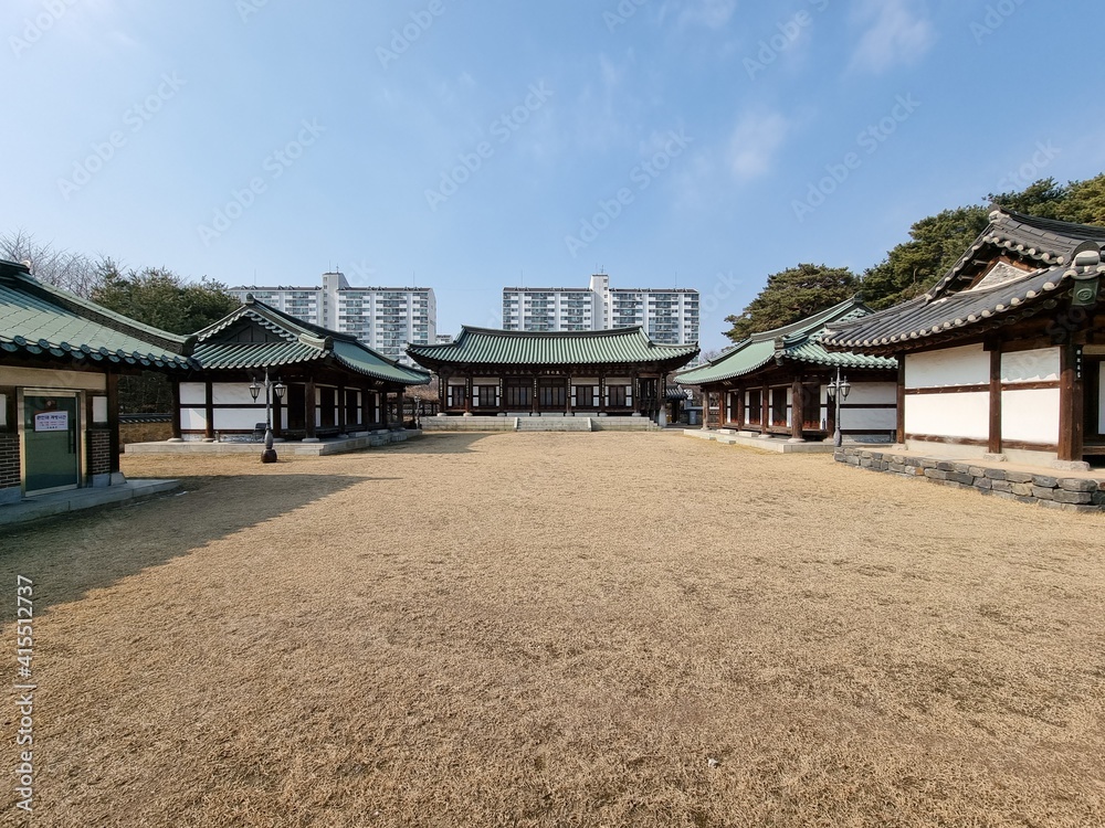 traditional Korean house
